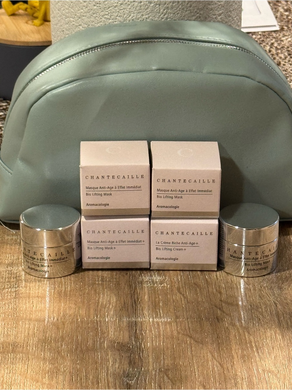 Chantecaille Bio Lifting night mask 6 pc with Mint Green Cosmetic Pouch